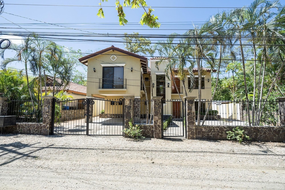 Freshly Updated 3BR With Pool Walk to the Beach Casa Luz de Luna