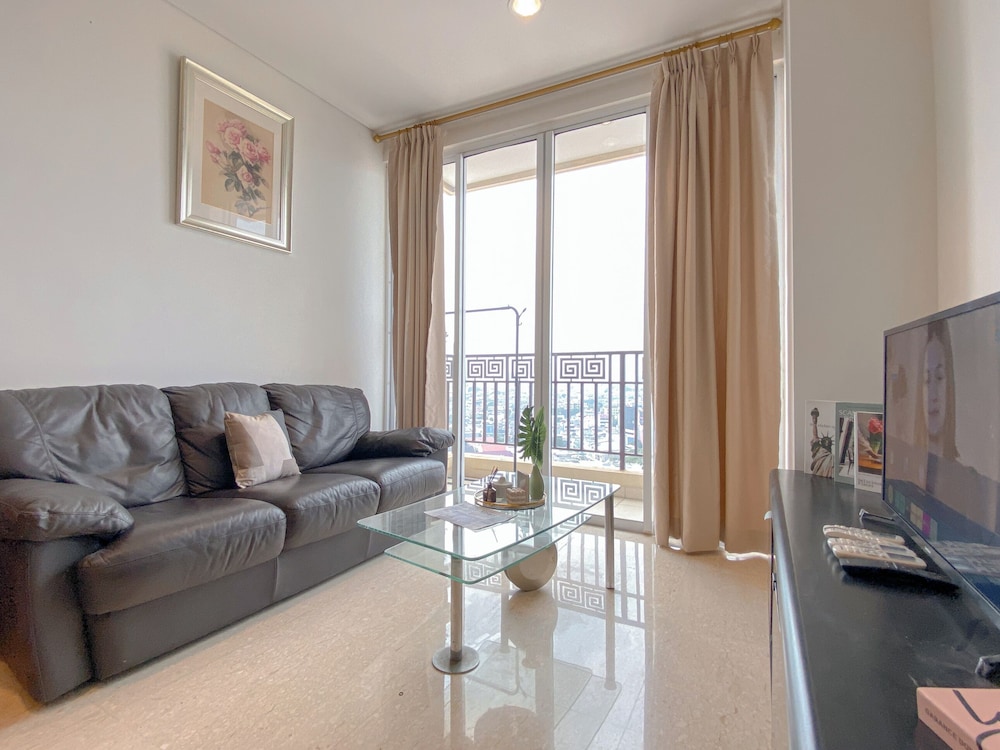 Big and Cozy 3BR Apartment Lucky Tower Residence