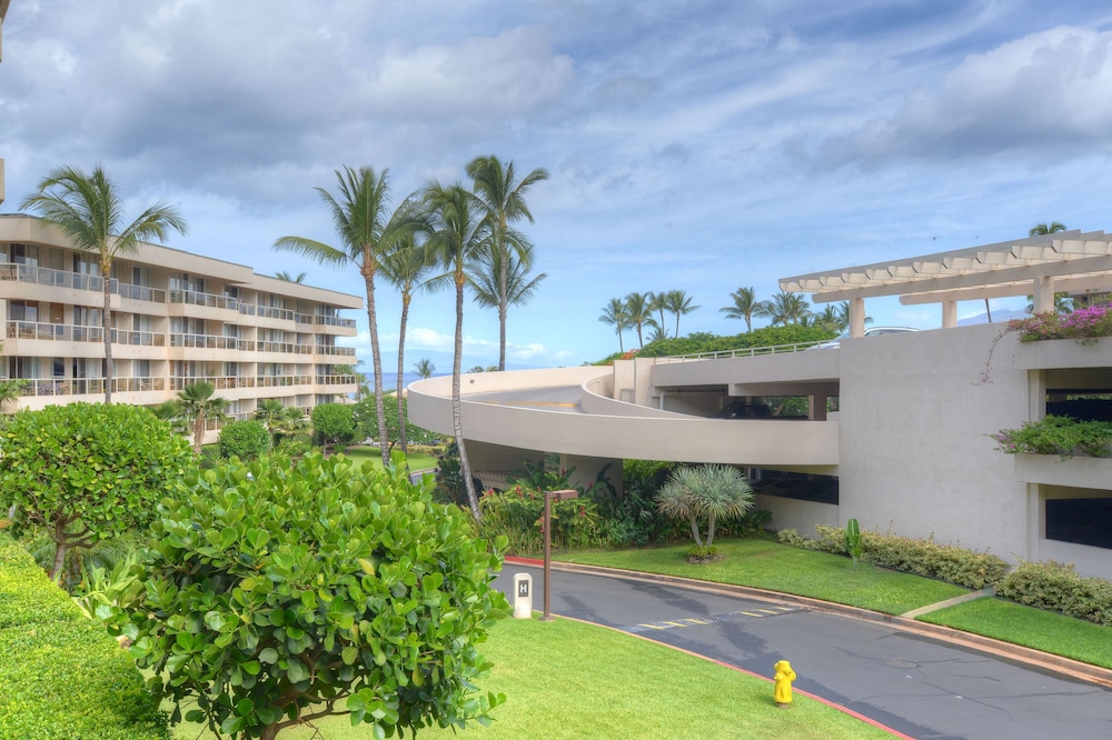 Hotel Maui Banyan by VTrips - Image 1