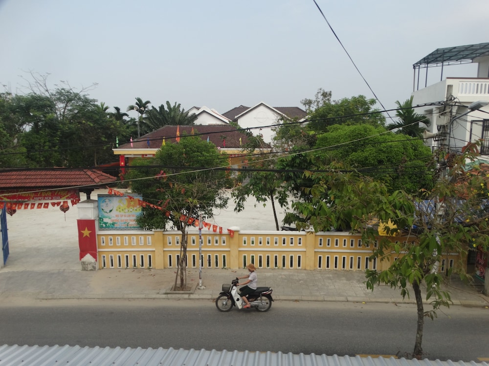 Yellow House Homestay
