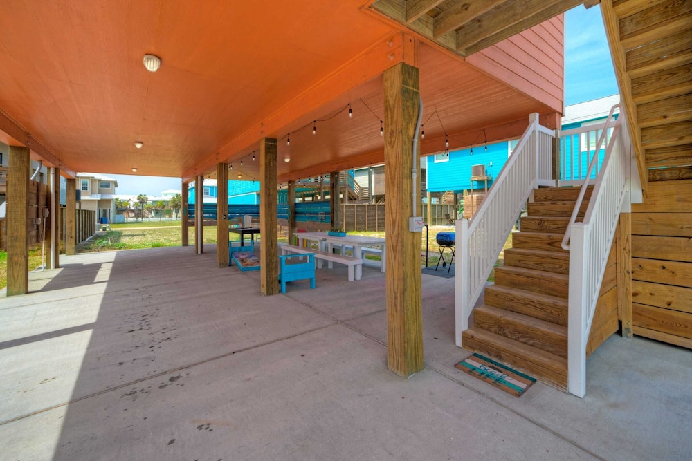 Port A Getaway Games, Grill, Close to Beach Sandy Feet Retreat by Avantstay