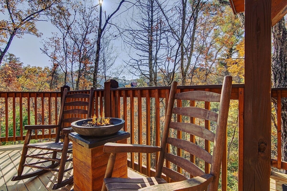 Mountain Romance - 1 Bedrooms, 1 Baths, Sleeps 4 Home by RedAwning