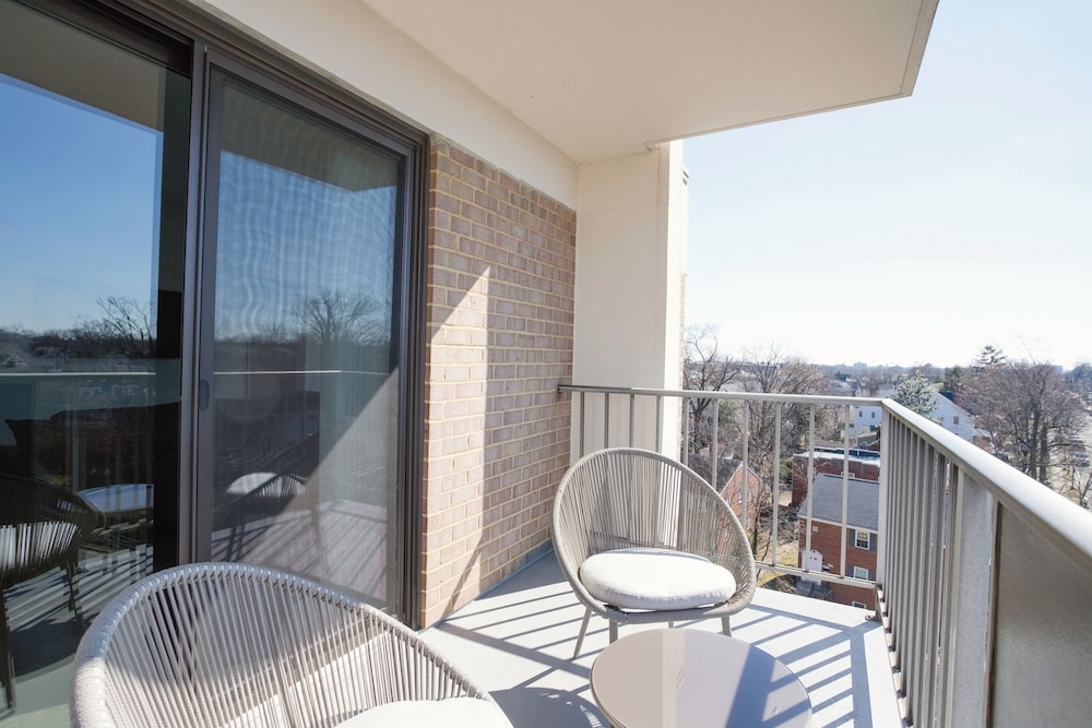 Executive Studio in Clarendon