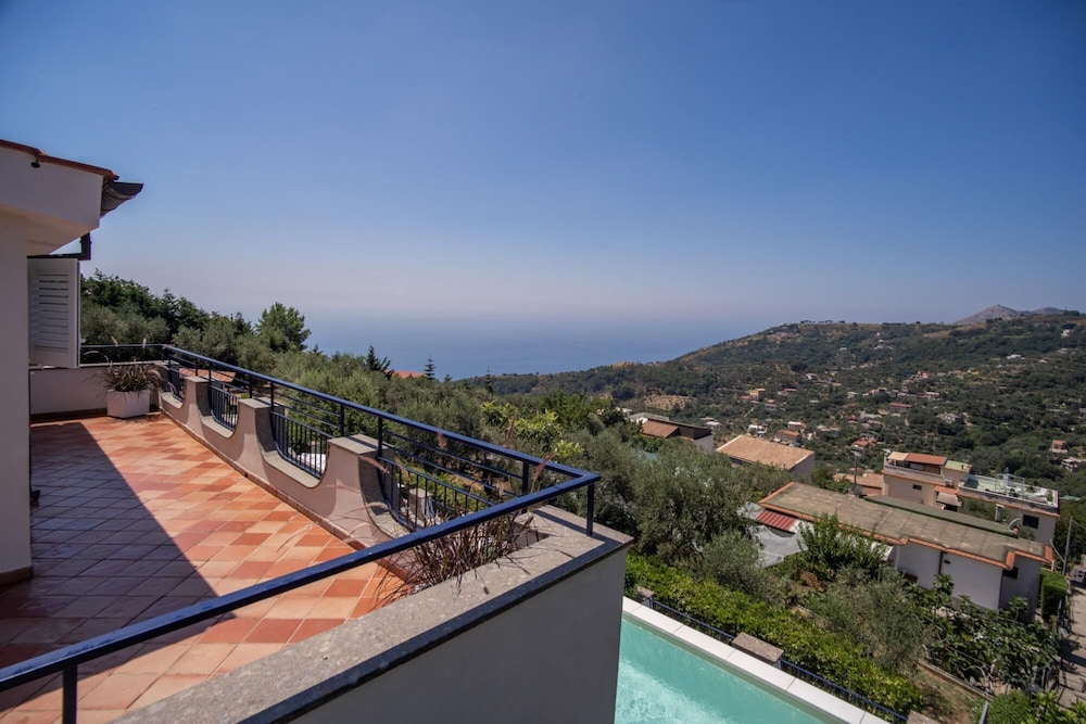 Villa La Luce in the Town Center photo 3