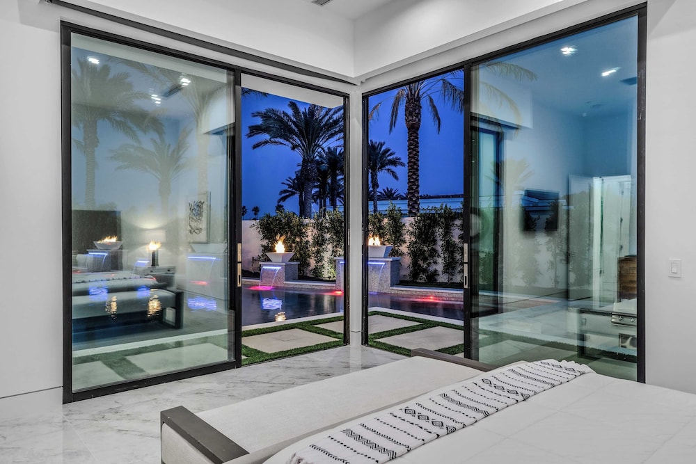 Sleeps 17 Pool & Pickleball Sun-kissed Desert Escape Bravo Villa #1 by Avantstay