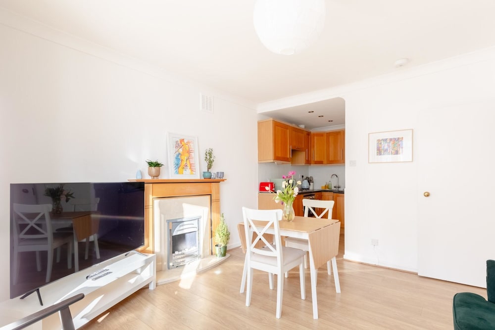Spacious 1BD Flat 5 Mins to Paddington Station!