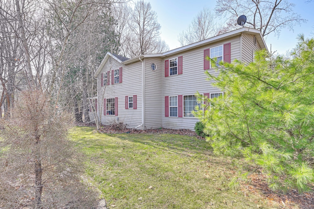6-acre Family-friendly Getaway in Niles!