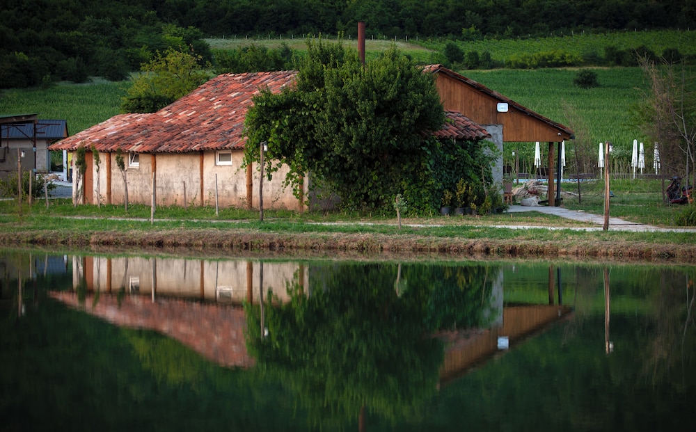 Moretoni Lake Resort
