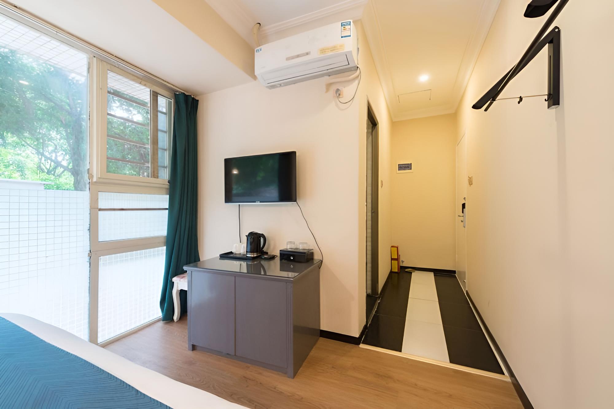Huiyin Fashion Hotel