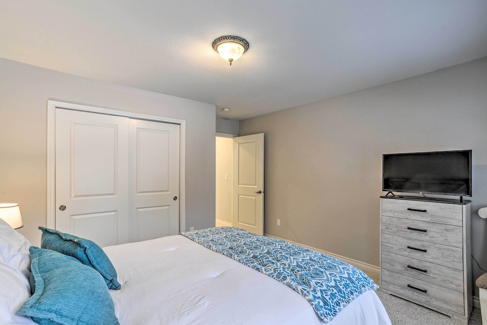 Klamath Falls Home w/ Resort Amenities! view 3