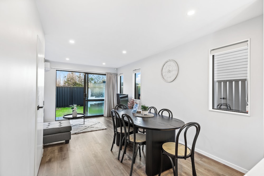 4BR Townhouse for Families Zodiak Stays