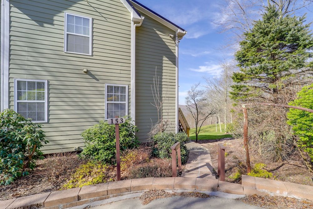 Hotel Mtn-view Ski Retreat w/ Grill in Seven Devils! - Image 1