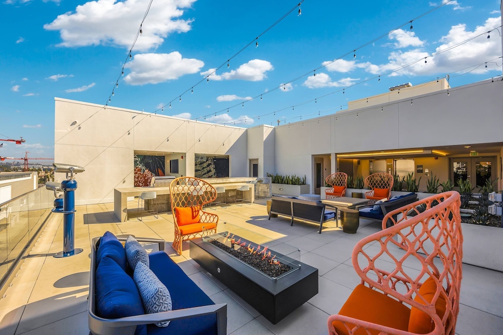 Luxury 2BR Hollywood Sign View by Oneluxstay
