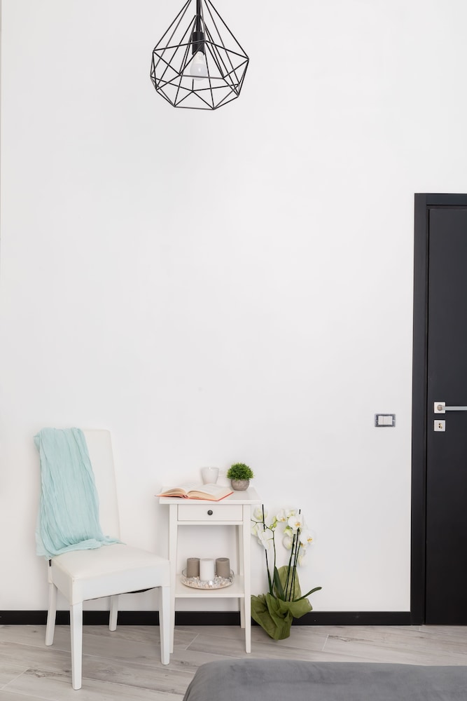 A World Aparts - The Artist's Suite