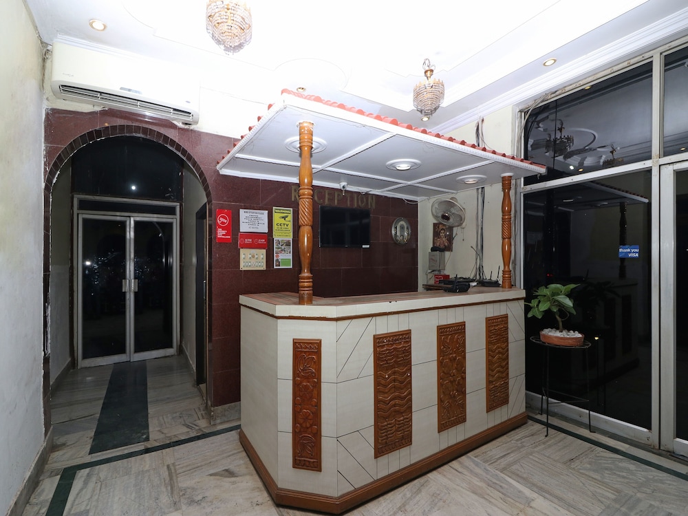 Lobby & Reception