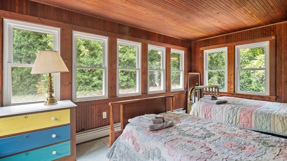 Camp Roosevelt 5 Bedroom Cottage by RedAwning