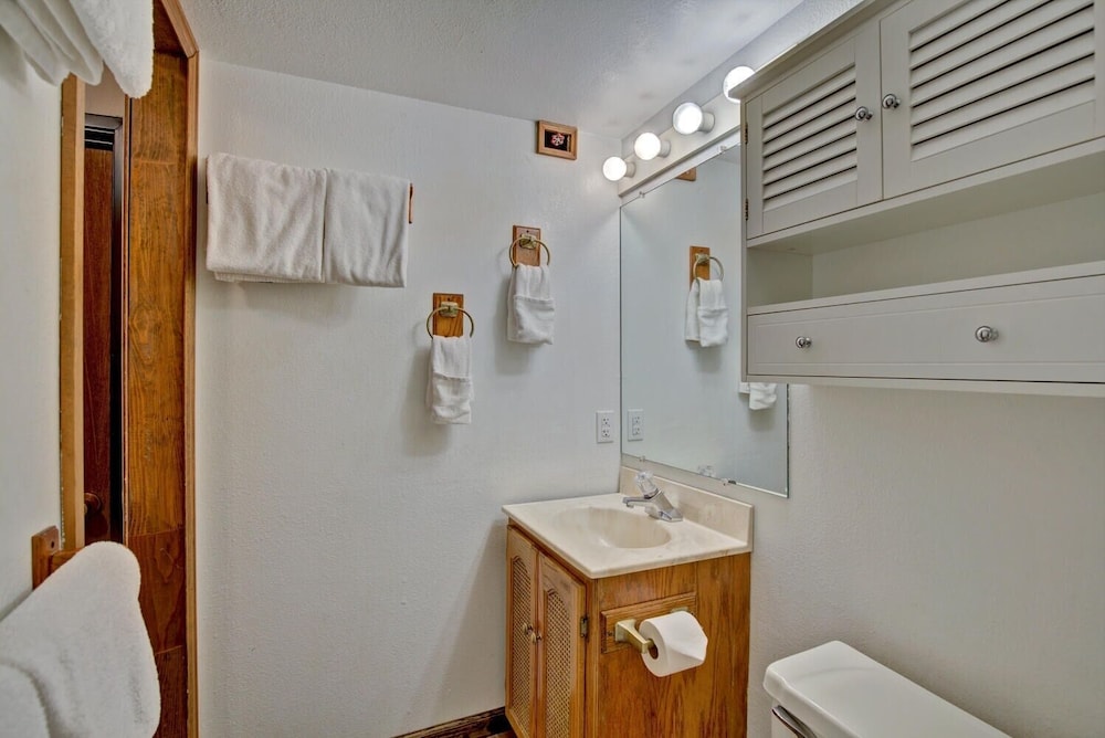 Lagoon 762b 3 Bedroom Townhouse by RedAwning