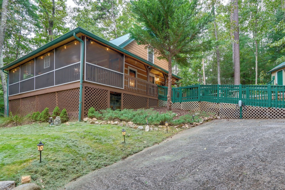Near Hiking Trails: Hot Tub Haven in Ellijay!