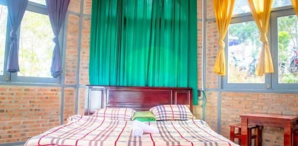 Maple Hostel