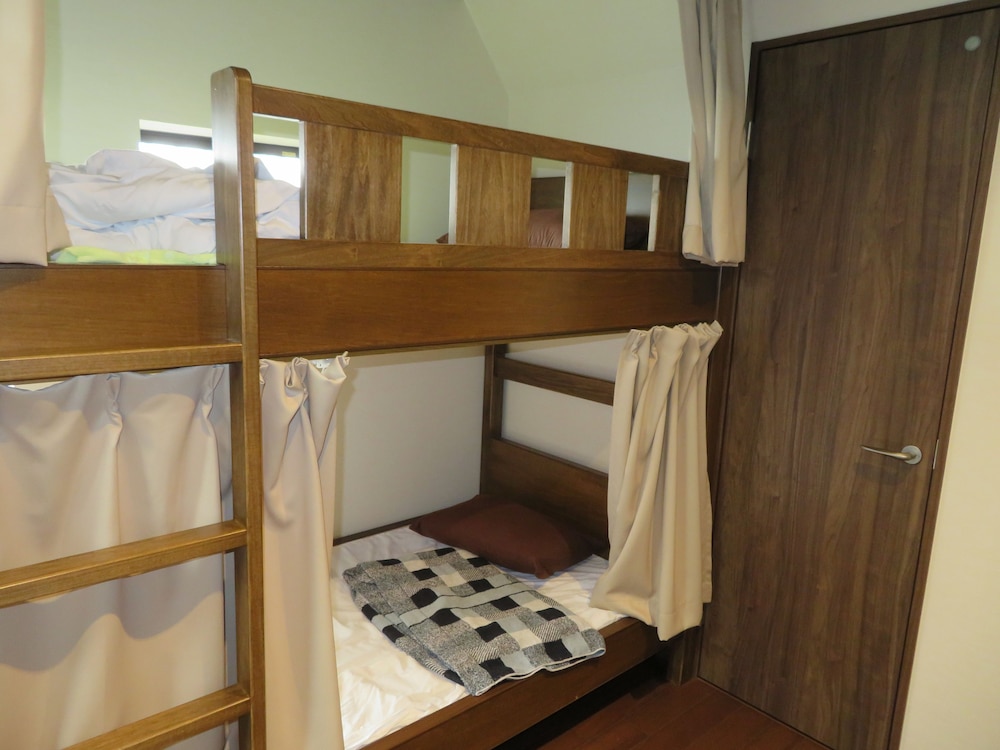 Azalea - Hostel