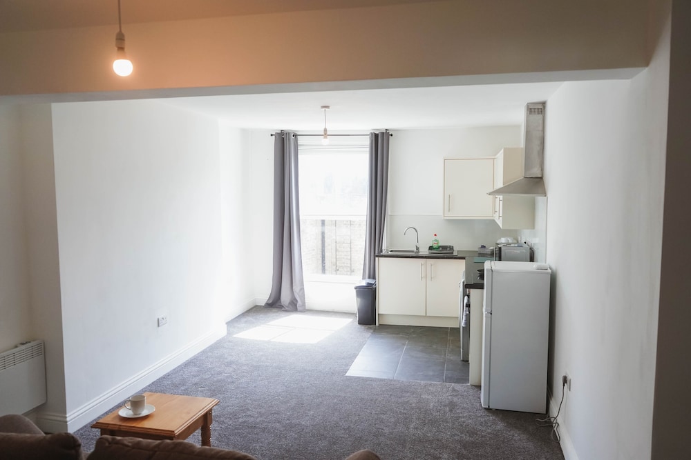 Dover Vacations - 1 Bed Flat in Pedestrianized High Street - Property Image 3