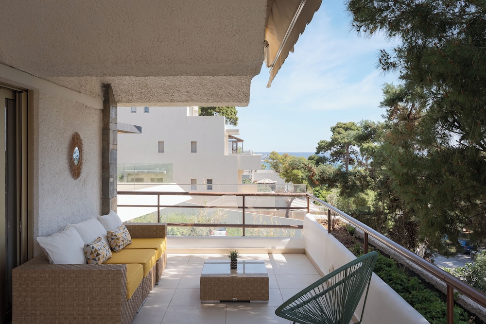 Vouliagmeni Serenity Residence
