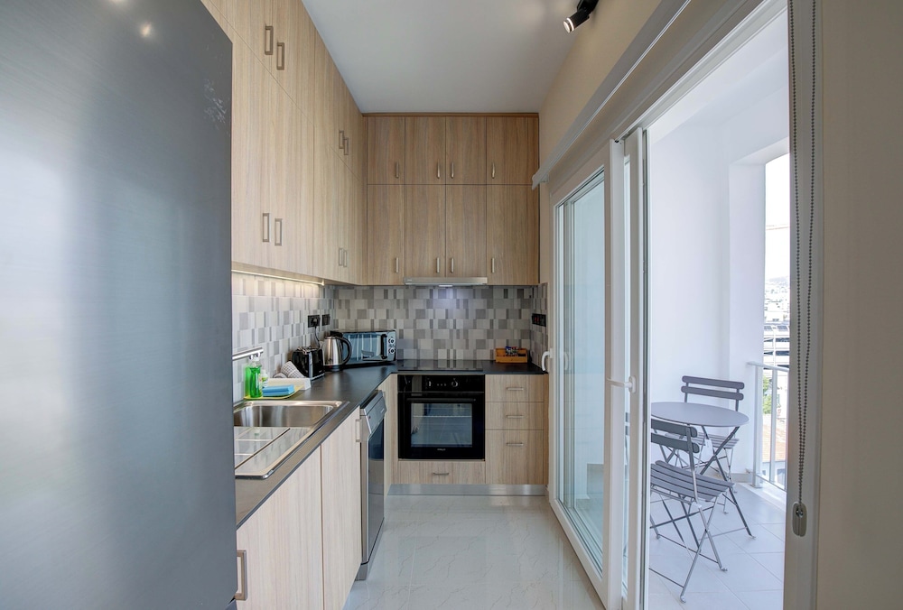 75 Prokymea- Steps From the Sea, Downtown, Balcony