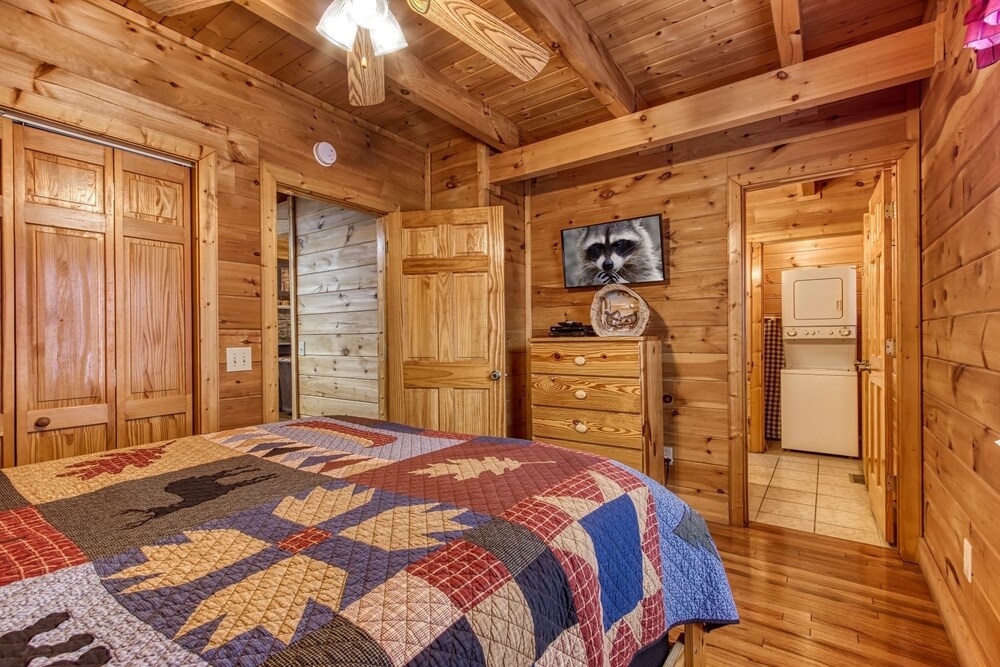 Point Of View - Spacious 2 Bedroom With a Loft Just off Glades Road 2 Cabin by RedAwning view 5