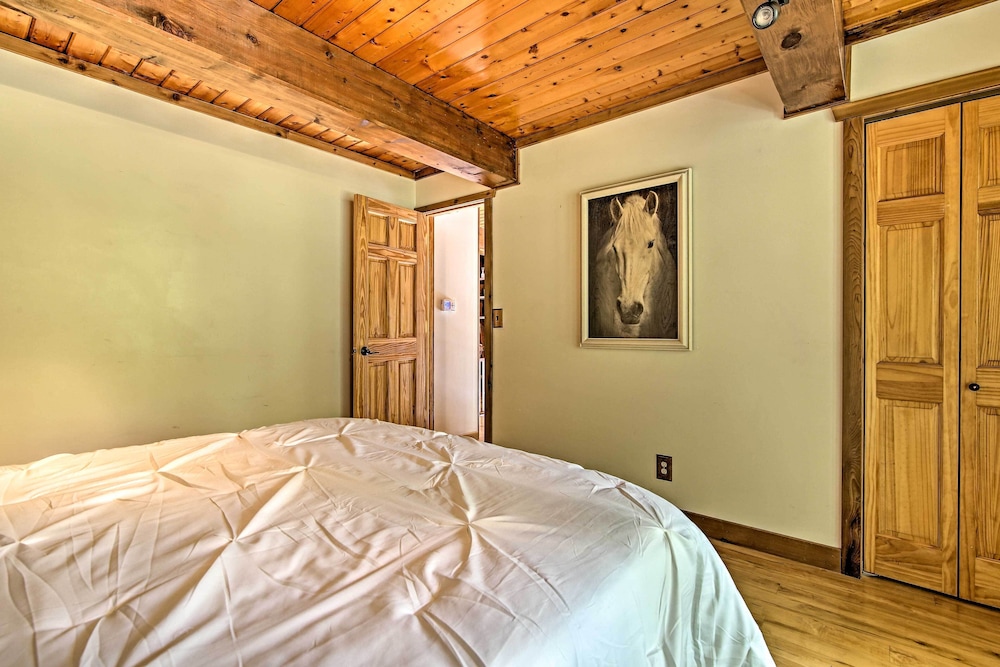 New York City Vacations - Walk to Tuttle Creek Lake: Secluded Scenic Retreat - Property Image 5