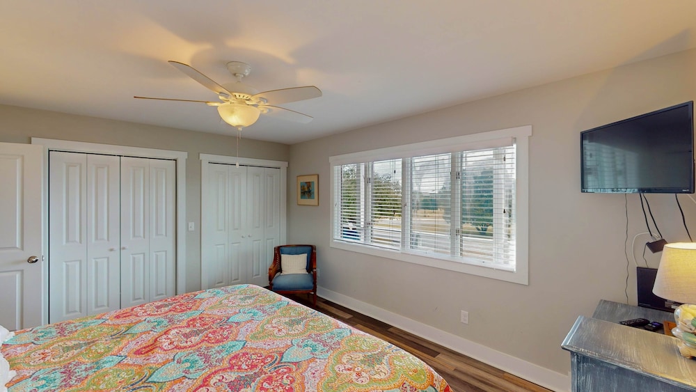 Clubhouse Cottage 5 Bedroom Home