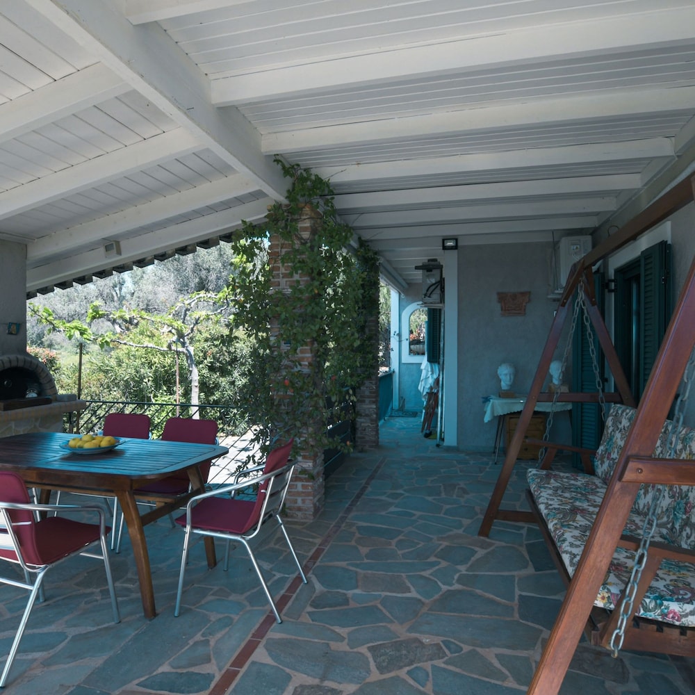 Nerotrivia Villa - Ocean Panorama and Lush Gardens