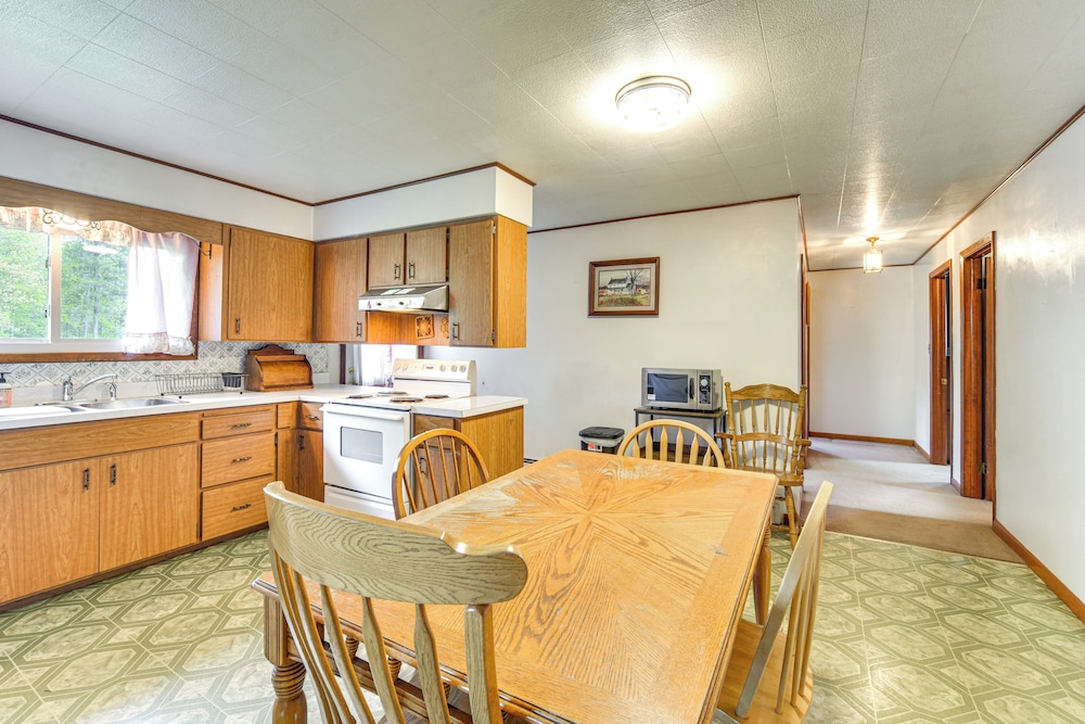 Fisher's Retreat: Hayward Home, Near ATV Trails!