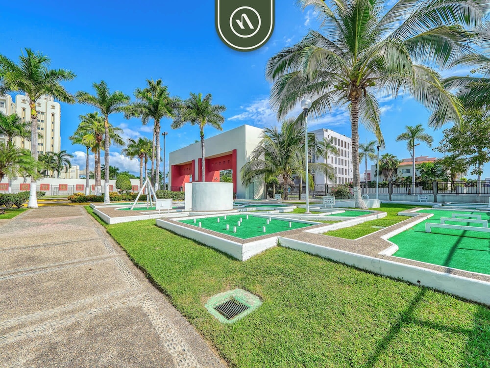 Oceanview 4 BR Condo - Pool - Beach - Terrace