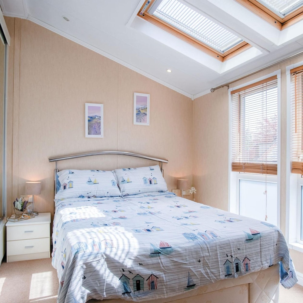 5 Manor Lodge - 2 Bedroom Lodge - Pendine