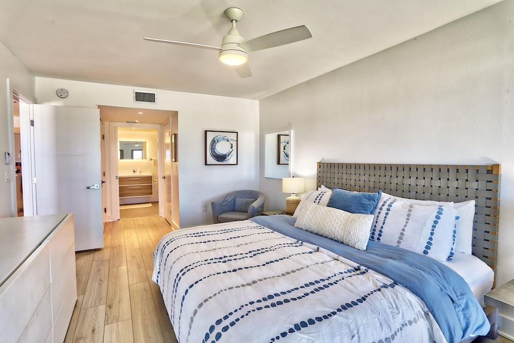 Land's End 11-203 Beach Front - Premier