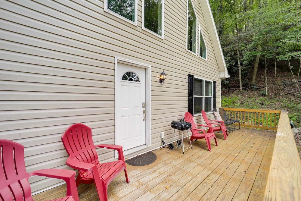 'greystone' Creekside Cabin: Hike, Fish & Explore! view 5