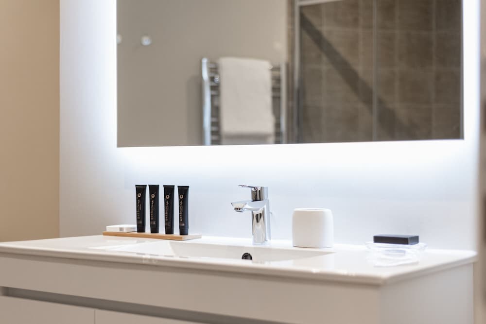 33 Solonos Suites