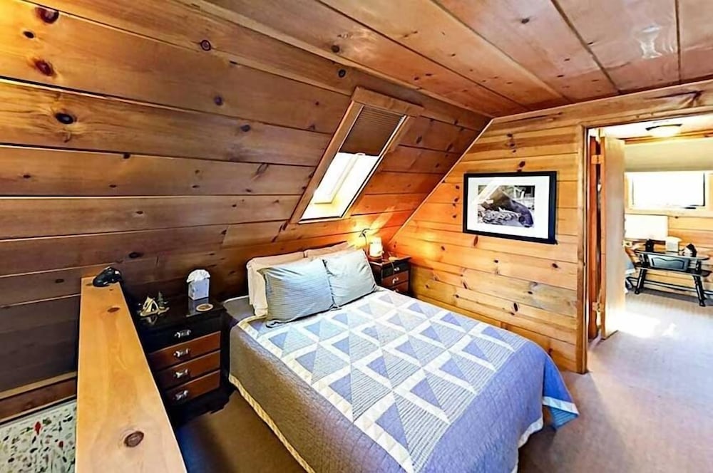 Lake Tahoe Vacations - 3988 Manzanita Avenue 2 Bedroom Cabin - Property Image 2
