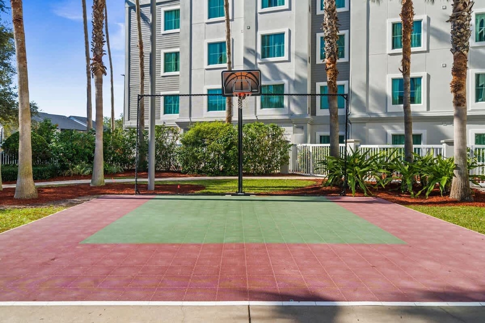 1BR Free Shuttle to Disney Parks