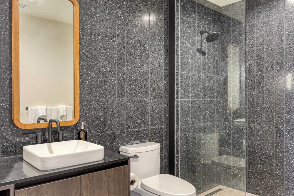 Sleeps 34! 11 Condos in New Austin High Rise w/ Rooftop Pool, Gym, Yoga Studio