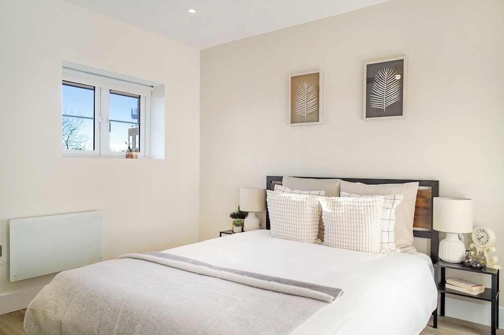 105A Beechwood Grove Flat