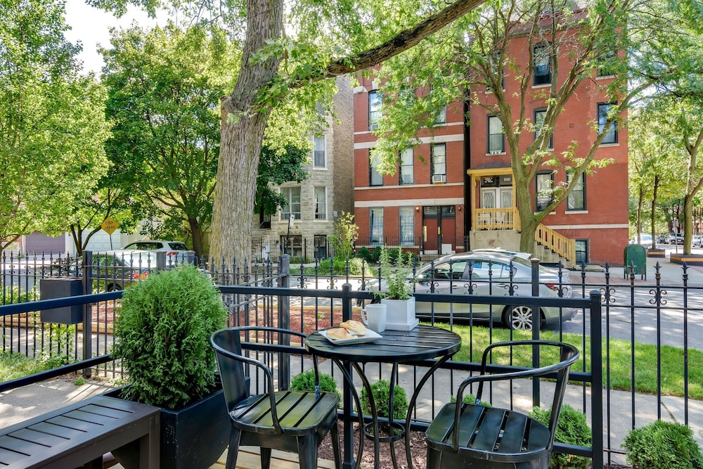 Division St Designer Home in Heart of Wicker Park by AllSet Turnover — Chicago