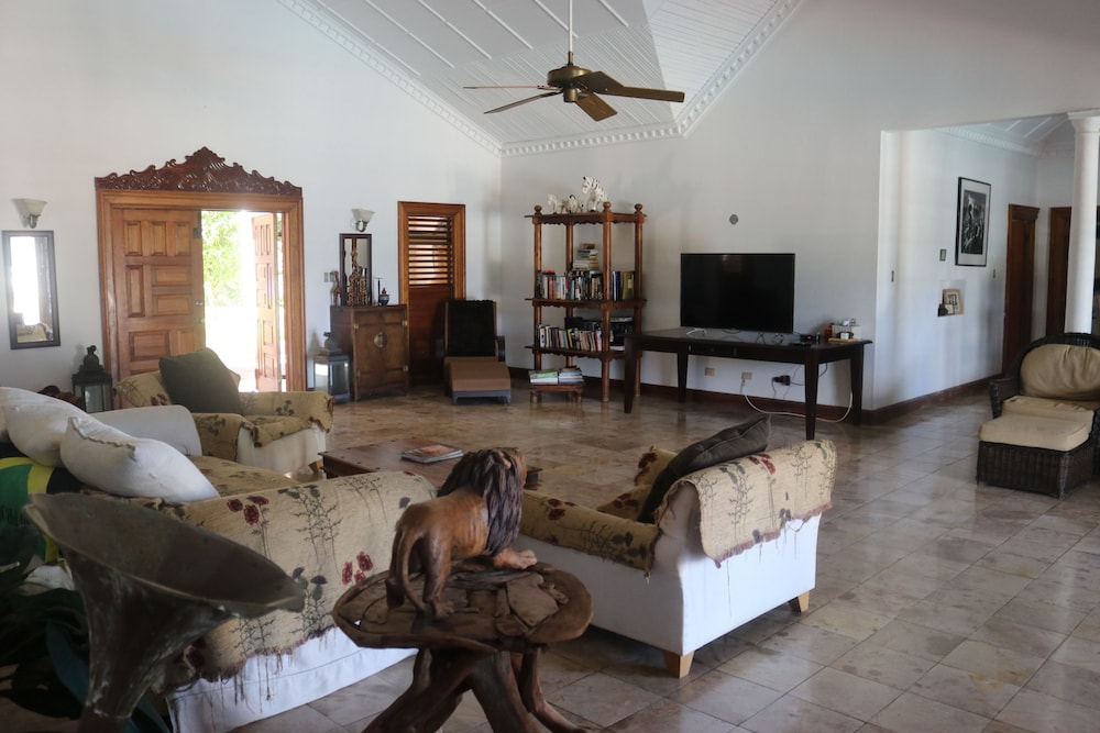 Mohagany House