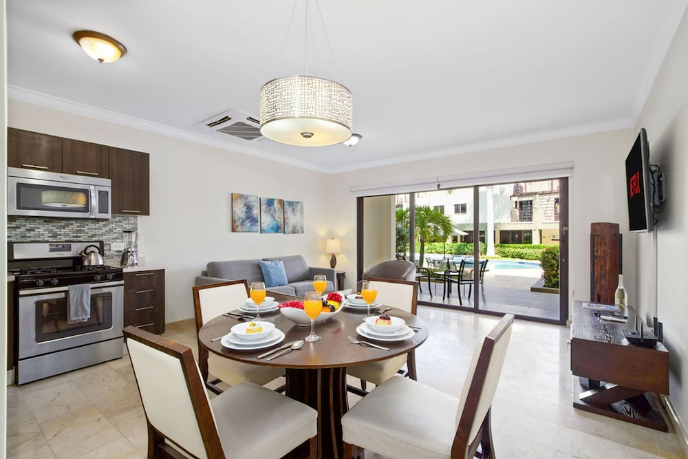1br1ba Condo in Amazing Location w Pool and GYM