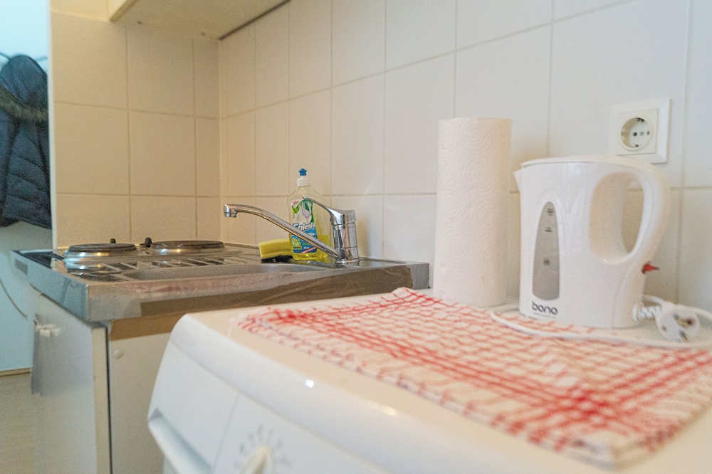 Budget 1BR Apt Sleeps 5 Belvedere