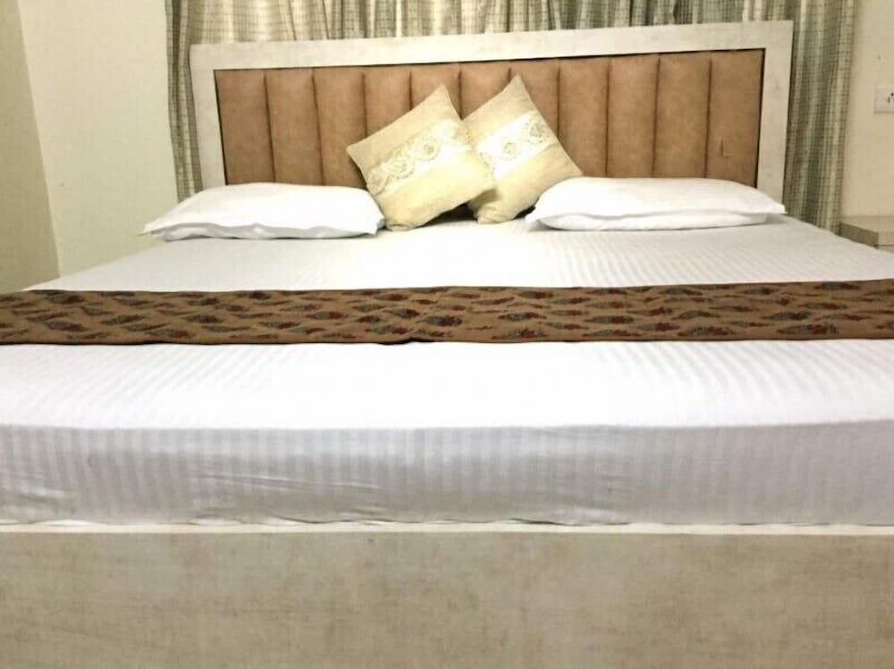 Arista Service Apartments - Khernagar photo 4