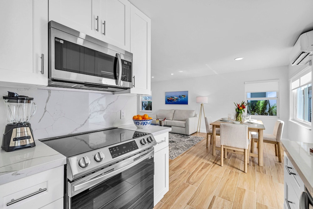 Beach Condo King Bed Lush Patio w BBQ Birch Key Five