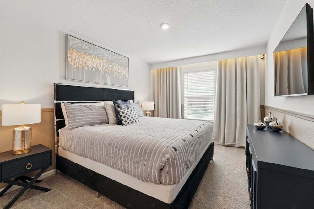 Beautiful Chic Radiance Home With Pool 5 Bedroom Townhouse
