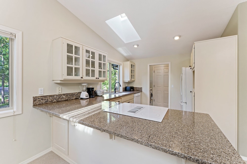 6 Dutchman 3 Bedroom Home