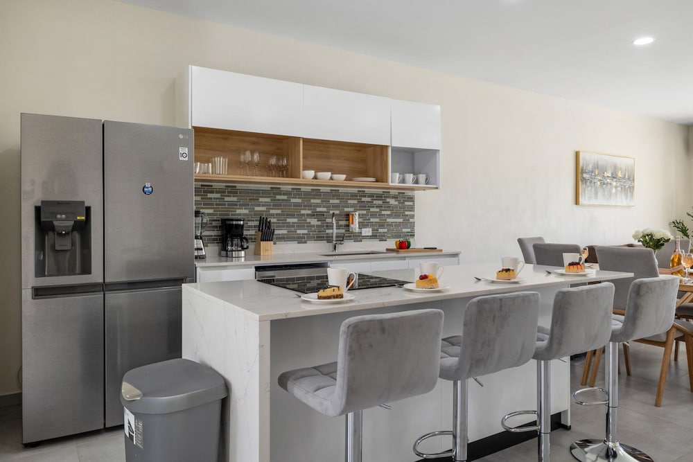 Brand NEW 3BR w Private Pool Walk to Palm Beach